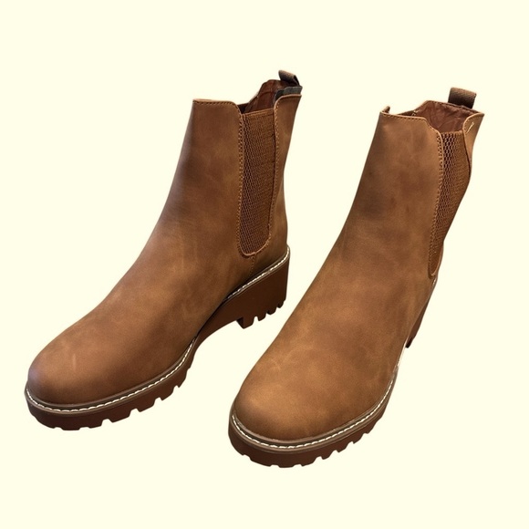 Forever Agenda Platform Chelsea Boot Size 10 Tan Slip On Round Toe NEW - Picture 3 of 12